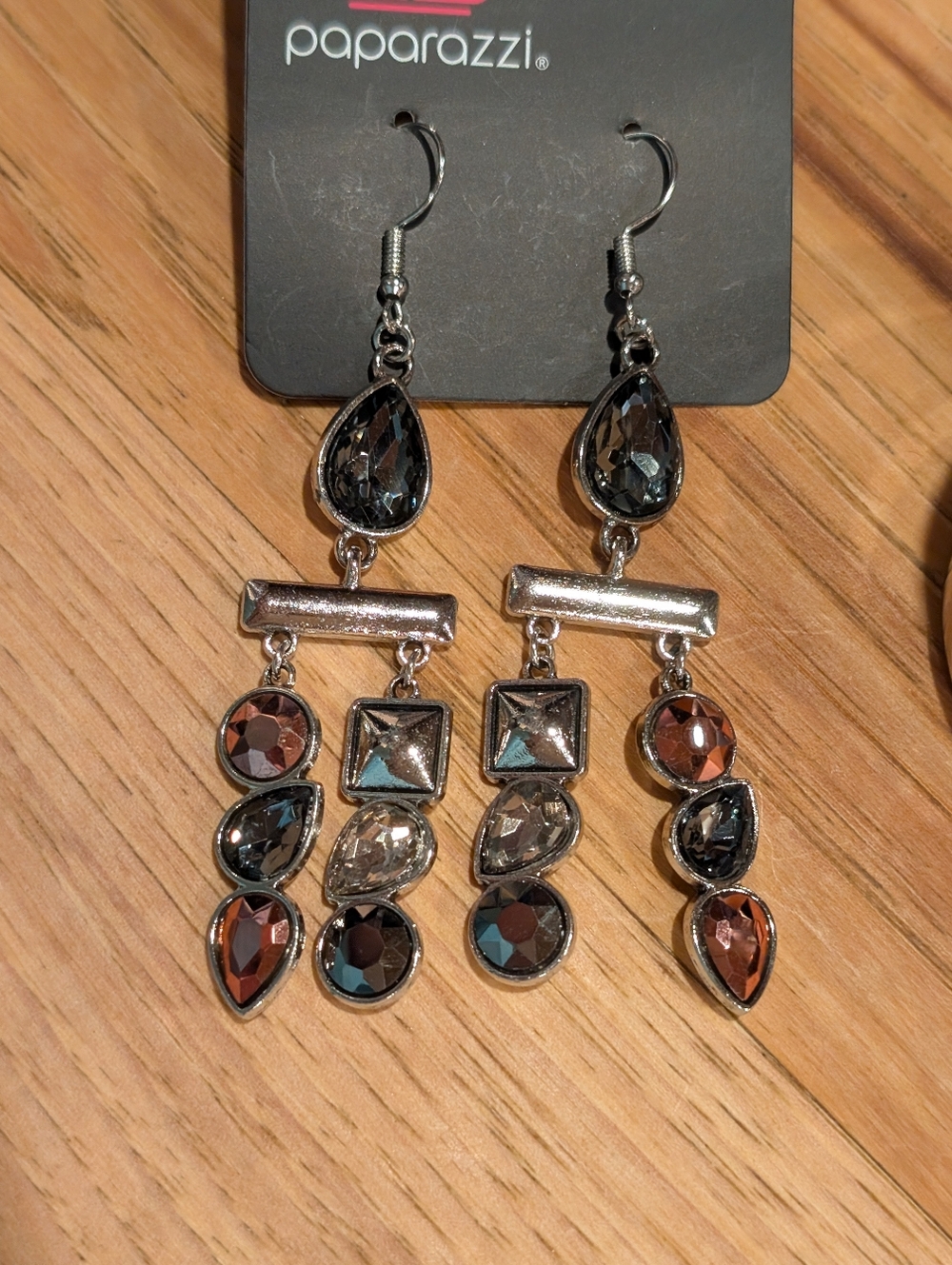 Gunmetal Toned Bracelet And Earrings Set - Picture 3 of 4